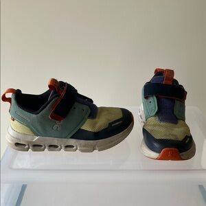 On Cloud size k12  Multi-Color Sneakers